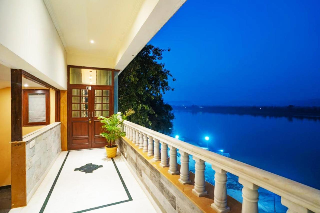 Treehouse Narmade A Riverfront Resort & Spa Narmadapuram Hoshangabad Eksteriør bilde
