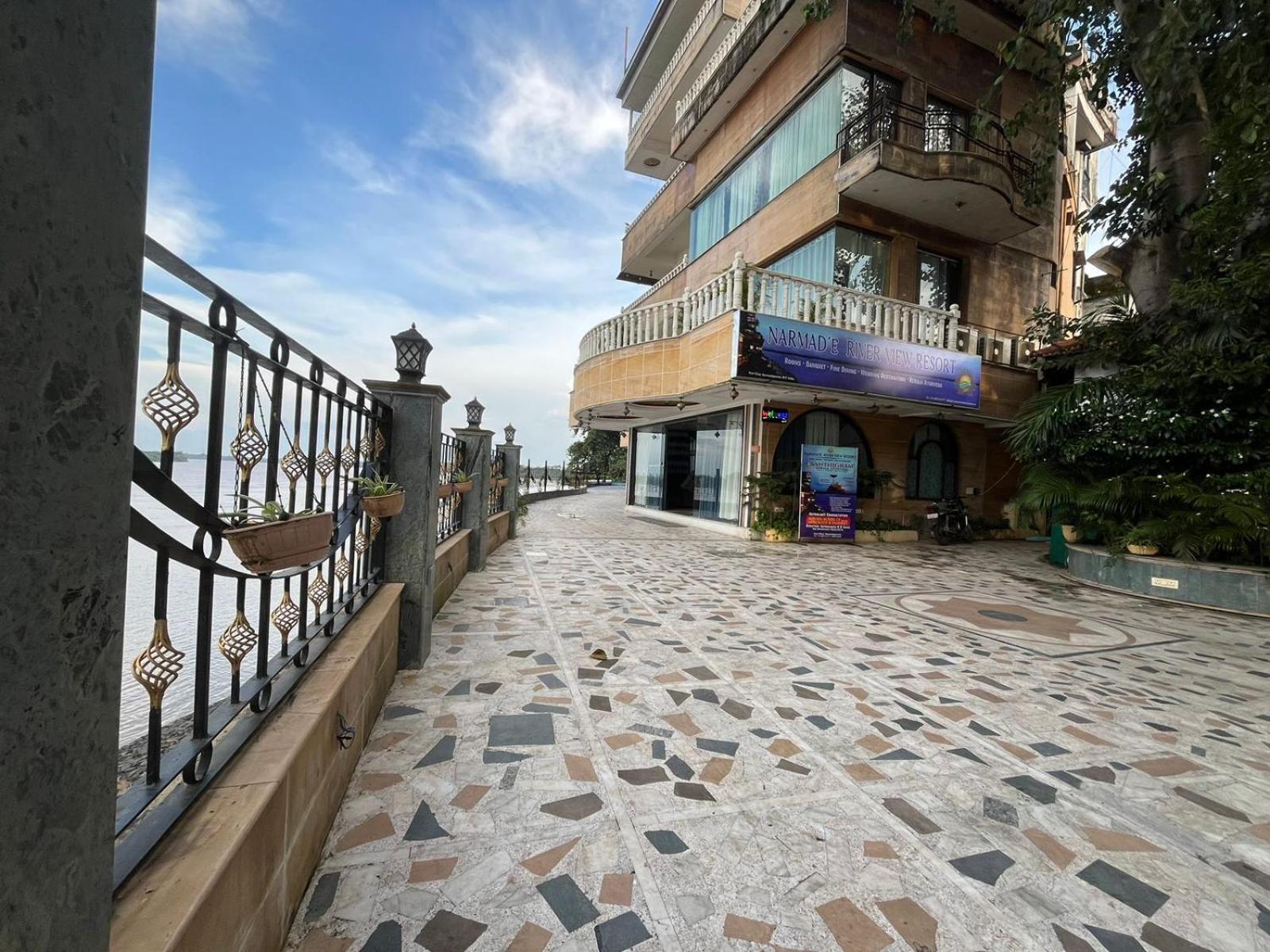 Treehouse Narmade A Riverfront Resort & Spa Narmadapuram Hoshangabad Eksteriør bilde
